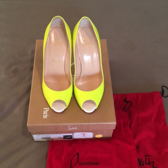 SOLD. Christian Louboutin Pump - Picture 3 of 5